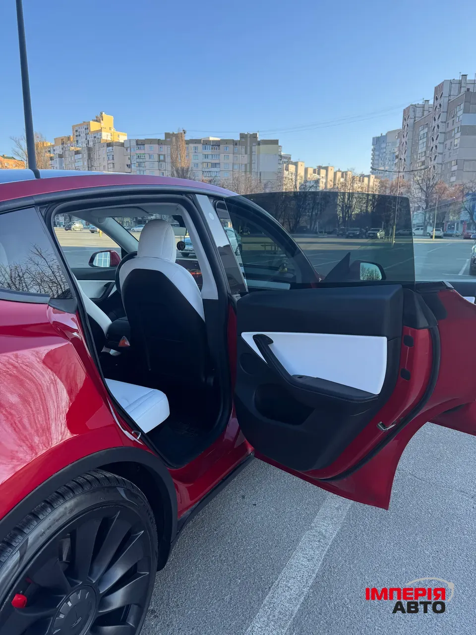Tesla Model Y - фото 9