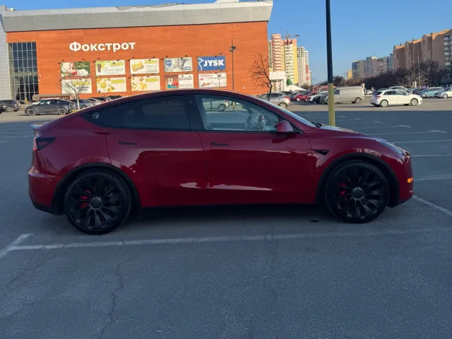 Tesla Model Y - фото 4