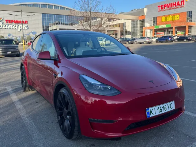 Tesla Model Y - фото 1