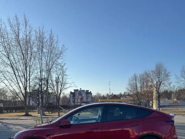 Tesla Model Y - фото 3