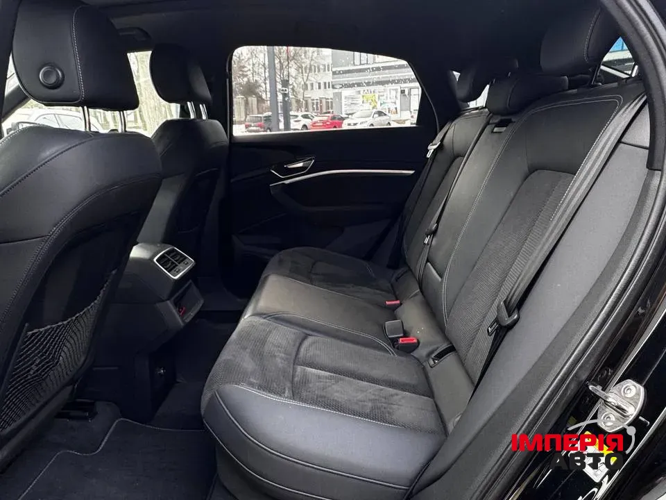 Audi e-tron S Sportback - фото 8