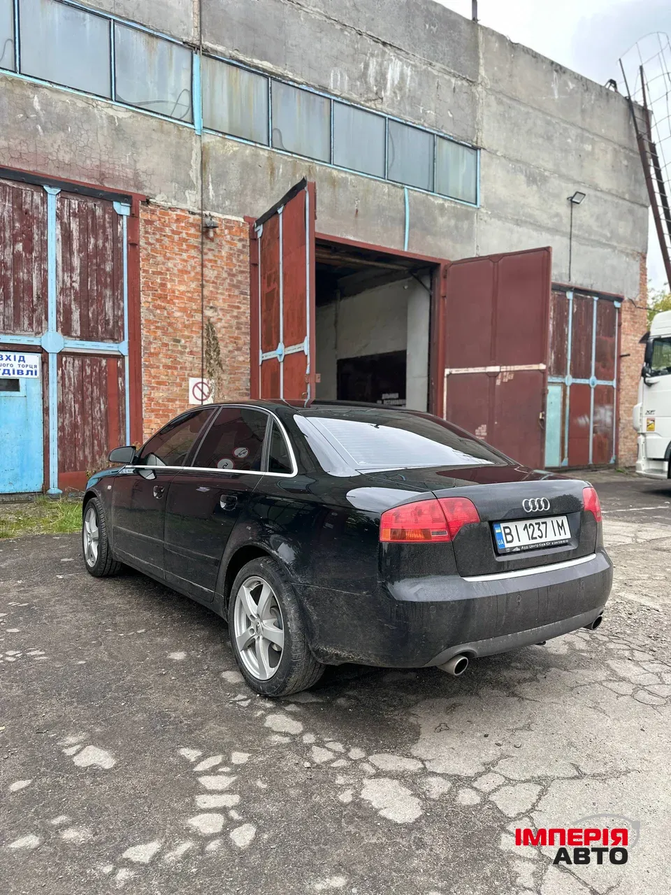 Audi A4 - фото 8