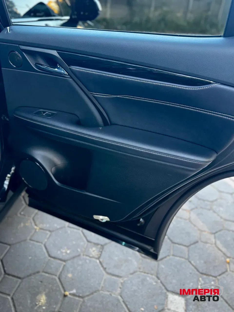 Lexus RX - фото 11