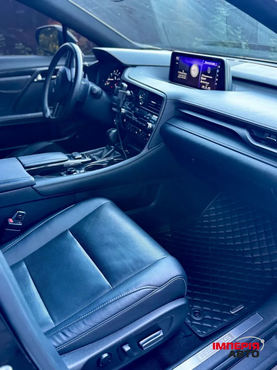 Lexus RX - фото 7