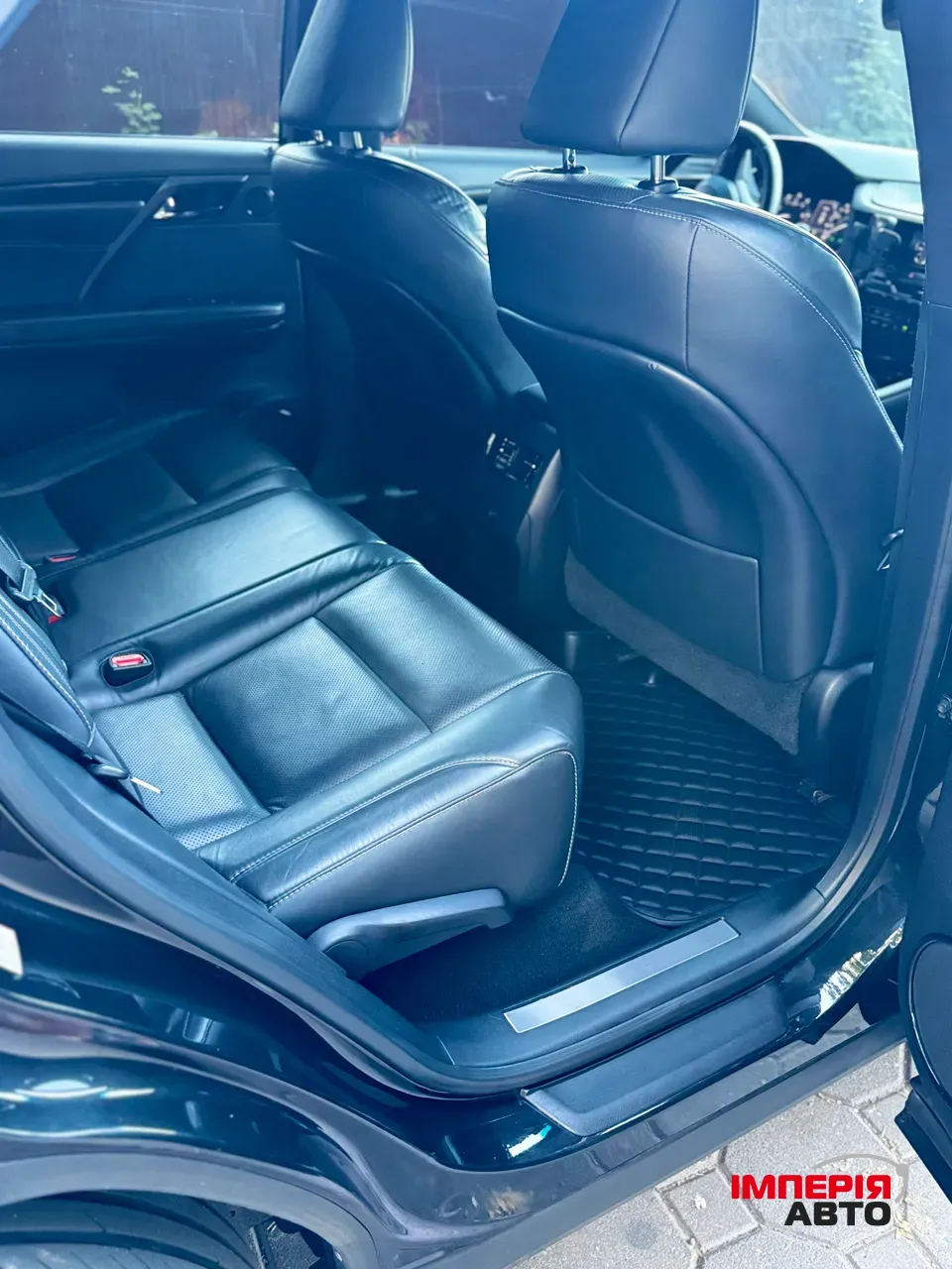 Lexus RX - фото 12