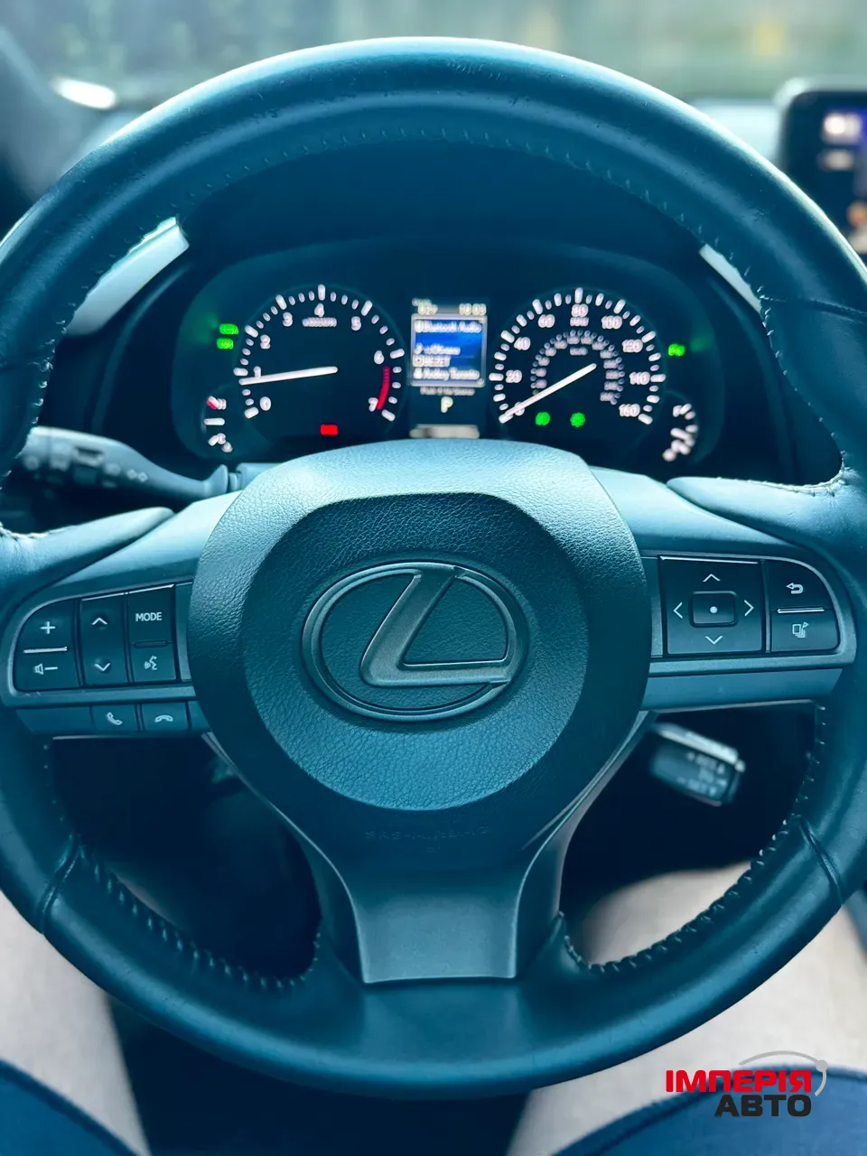 Lexus RX - фото 8