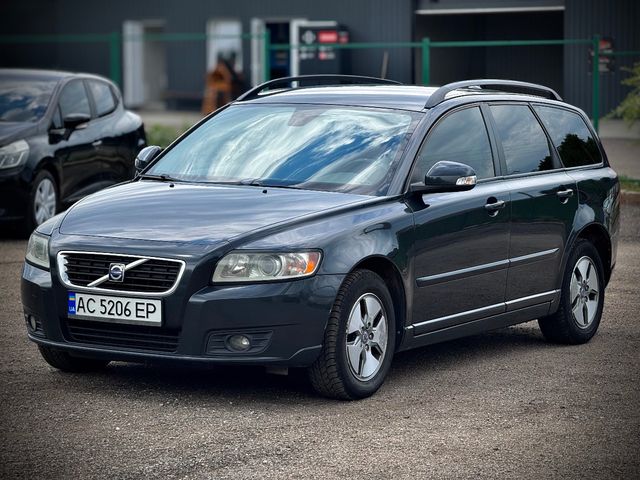 Volvo V50 - фото 1
