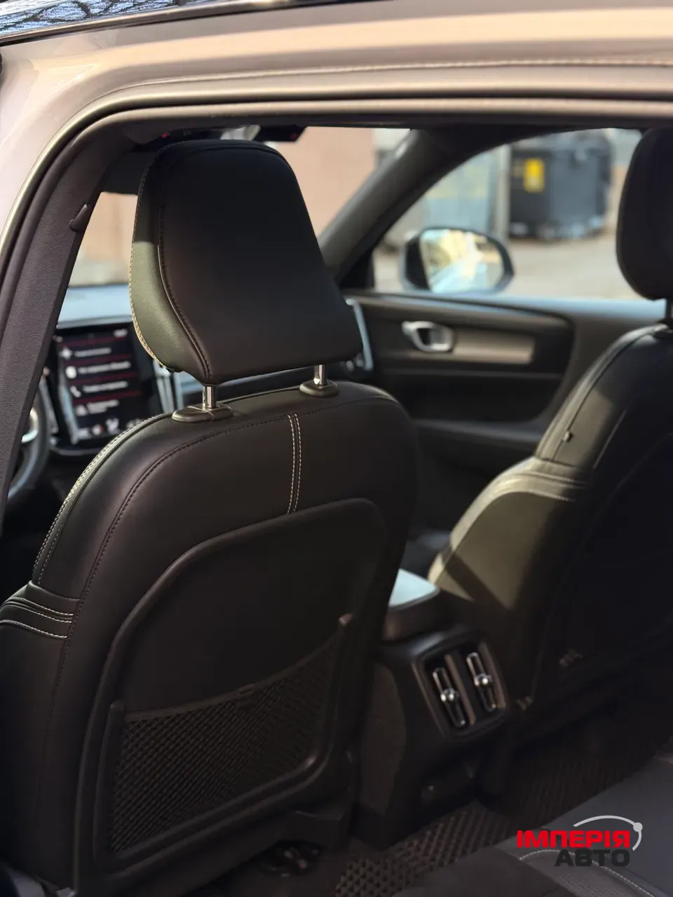 Volvo XC40 - фото 20