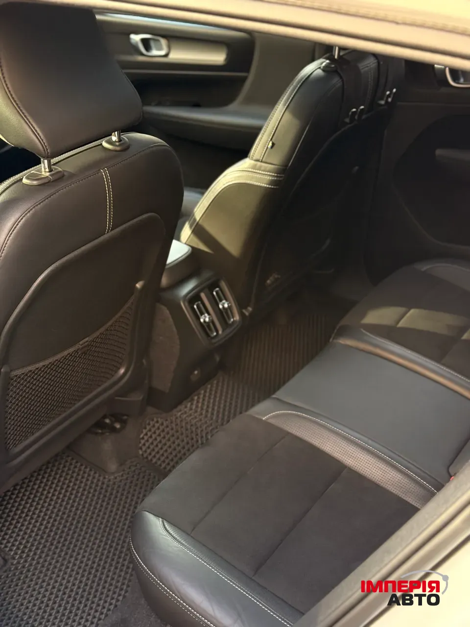 Volvo XC40 - фото 18