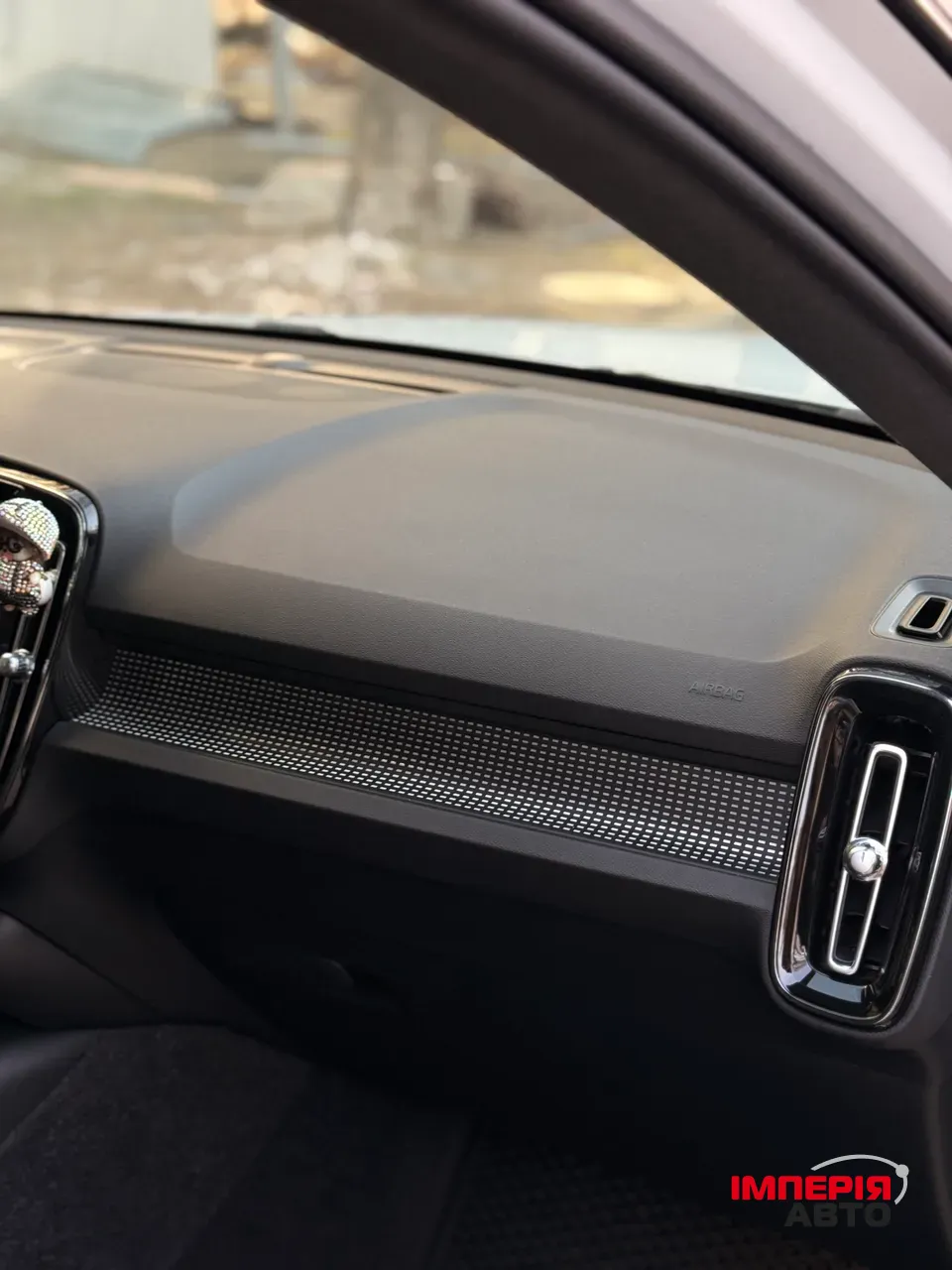 Volvo XC40 - фото 23