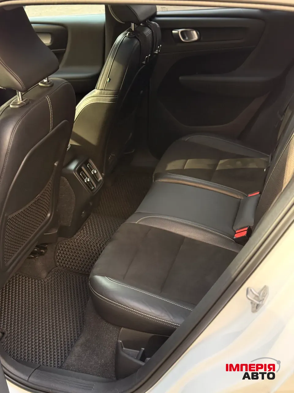 Volvo XC40 - фото 19