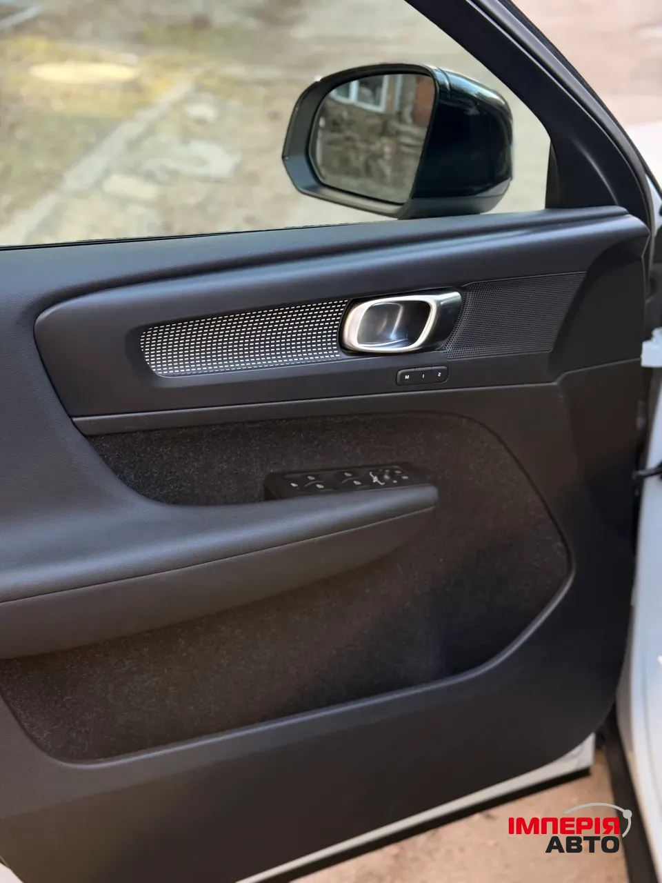 Volvo XC40 - фото 12