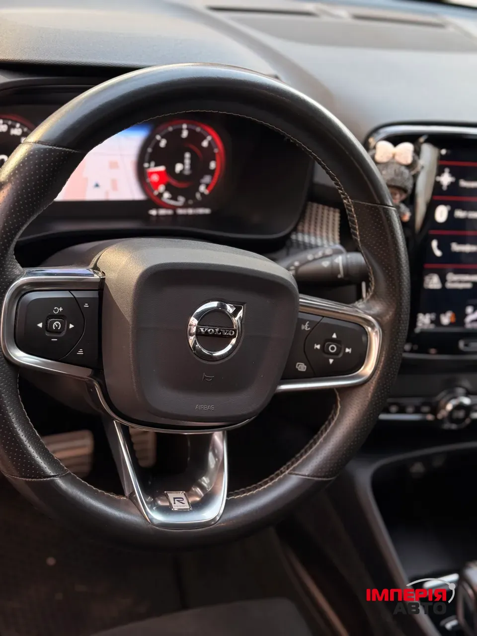 Volvo XC40 - фото 14