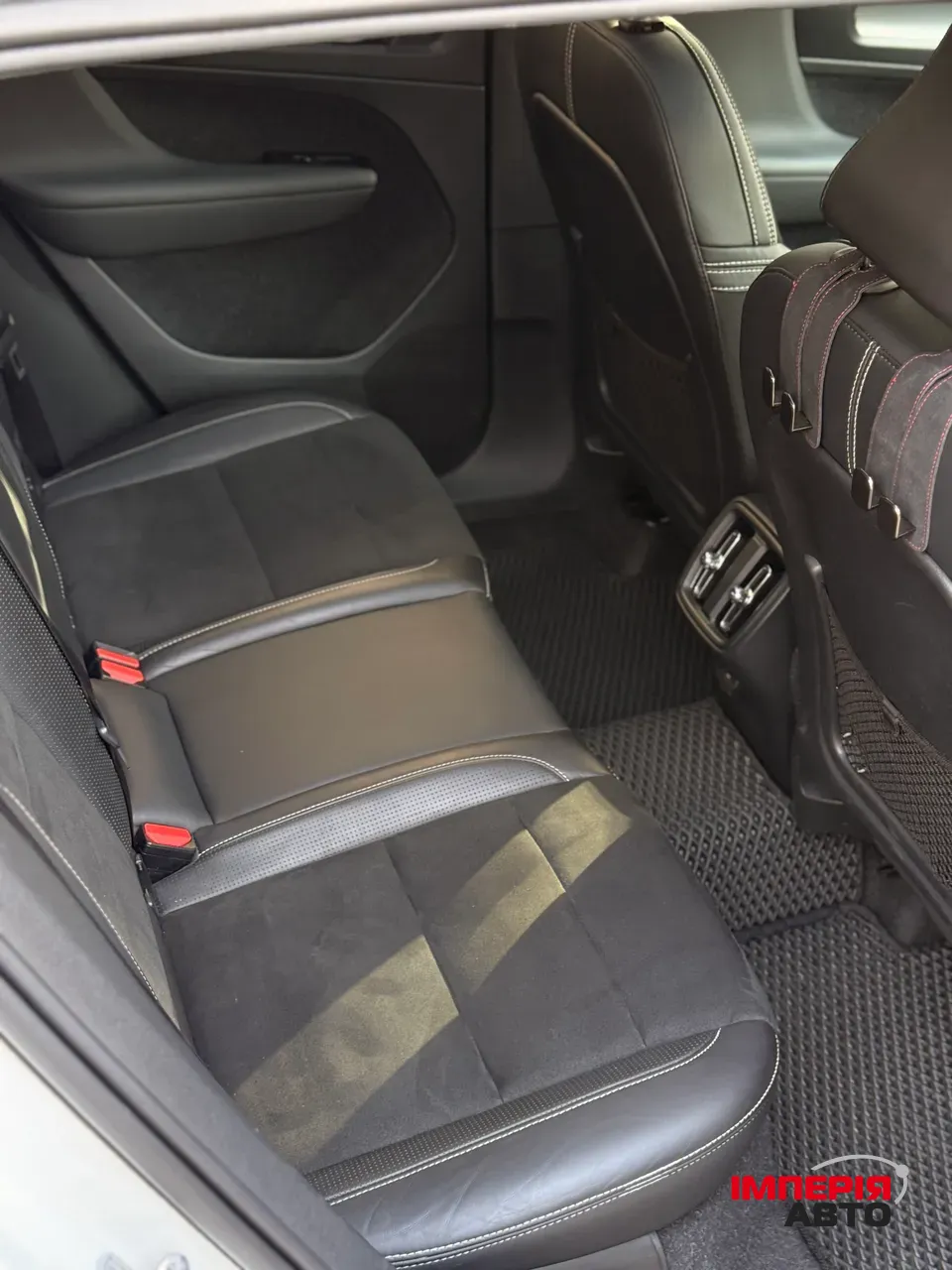 Volvo XC40 - фото 26