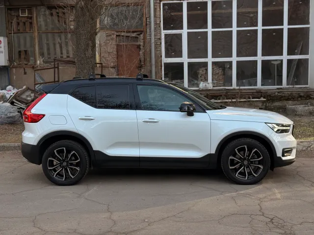 Volvo XC40 - фото 4