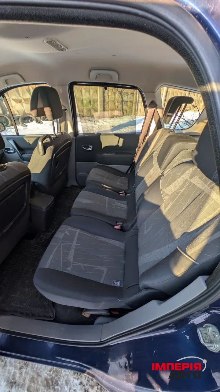 Renault Megane - фото 8