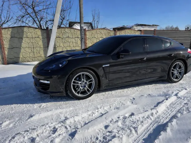 Porsche Panamera - фото 1
