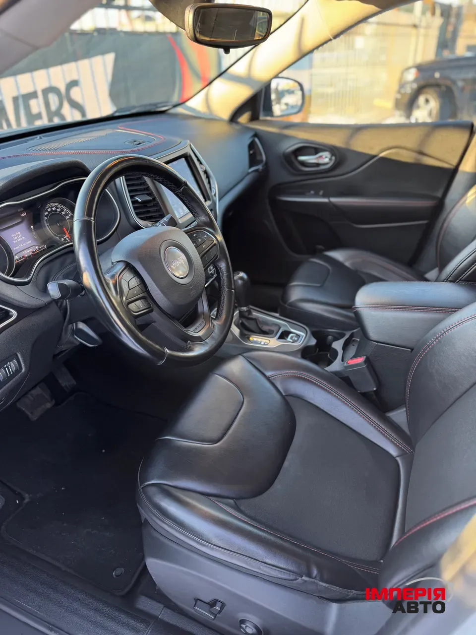 Jeep Cherokee - фото 16