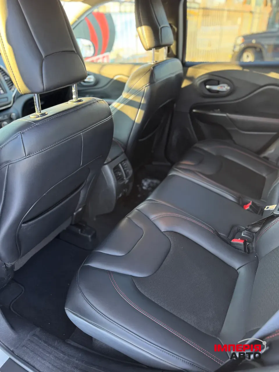 Jeep Cherokee - фото 15