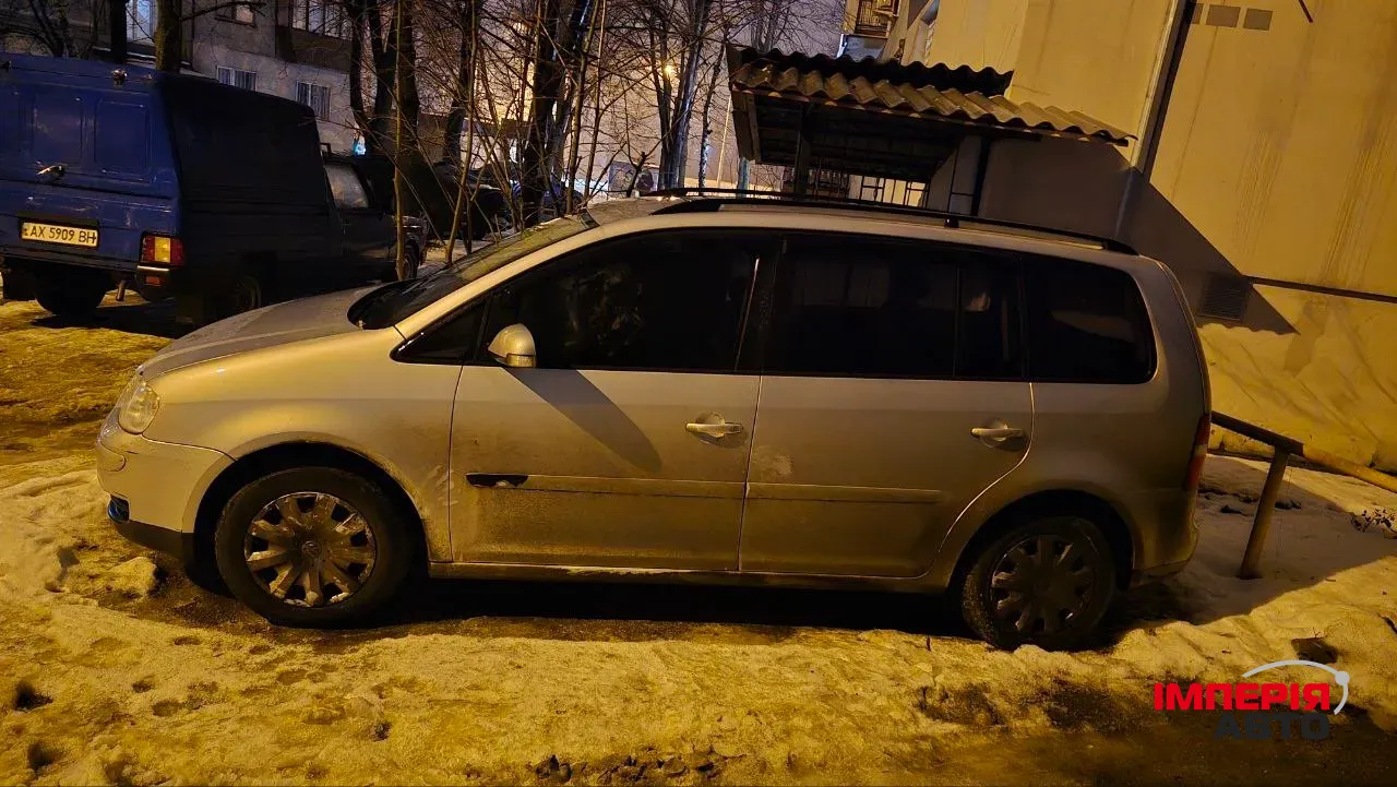 Volkswagen Touran - фото 2