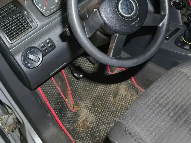 Volkswagen Touran - фото 5