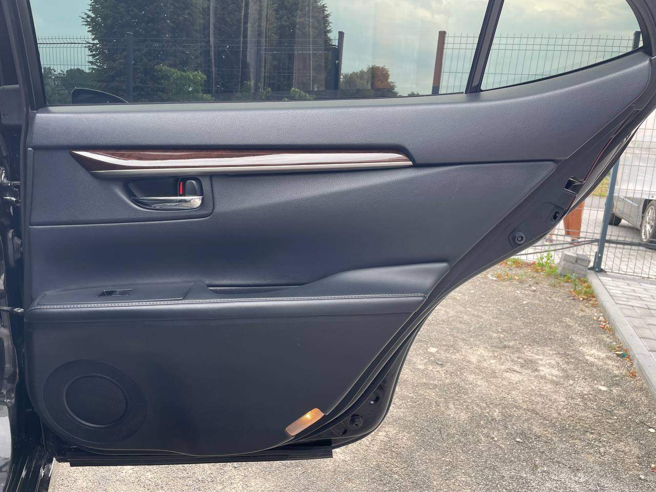 Lexus ES - фото 7