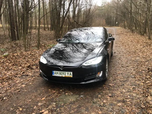 Tesla Model S - фото 1
