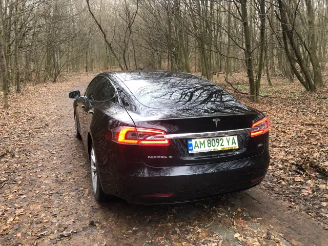 Tesla Model S - фото 4