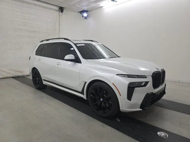 BMW X7 - фото 1