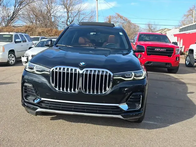 BMW X7 - фото 1