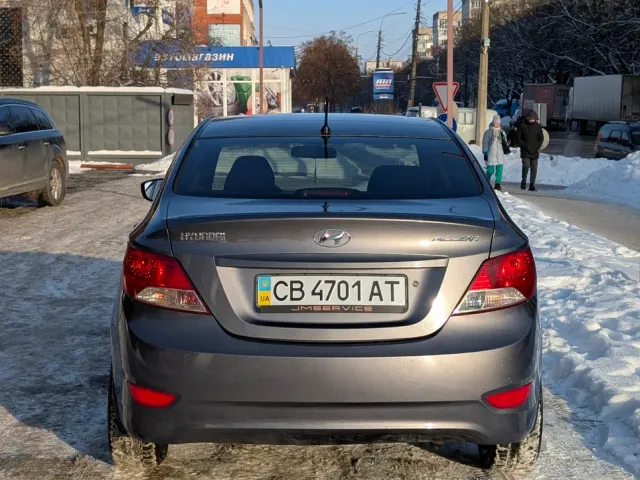 Hyundai Accent - фото 4