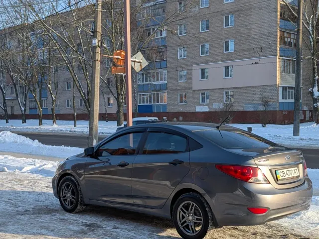 Hyundai Accent - фото 3