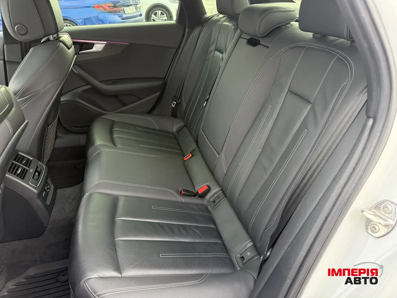 Audi A4 - фото 12