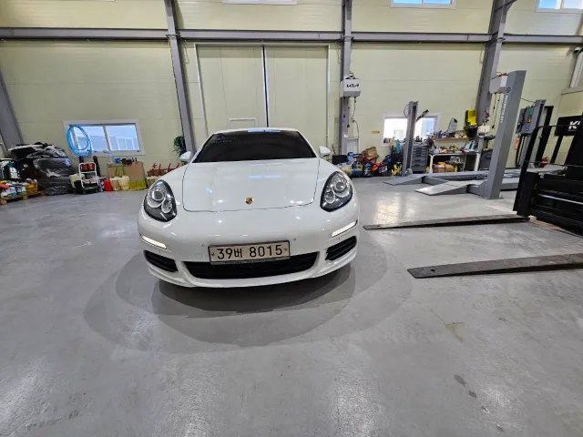 Porsche Panamera - фото 2