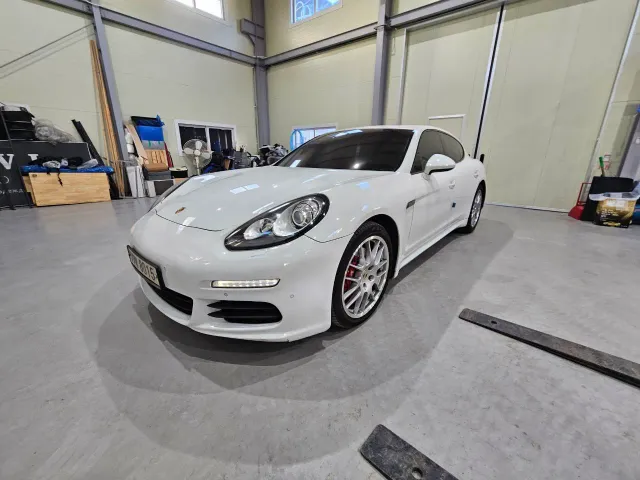 Porsche Panamera - фото 1