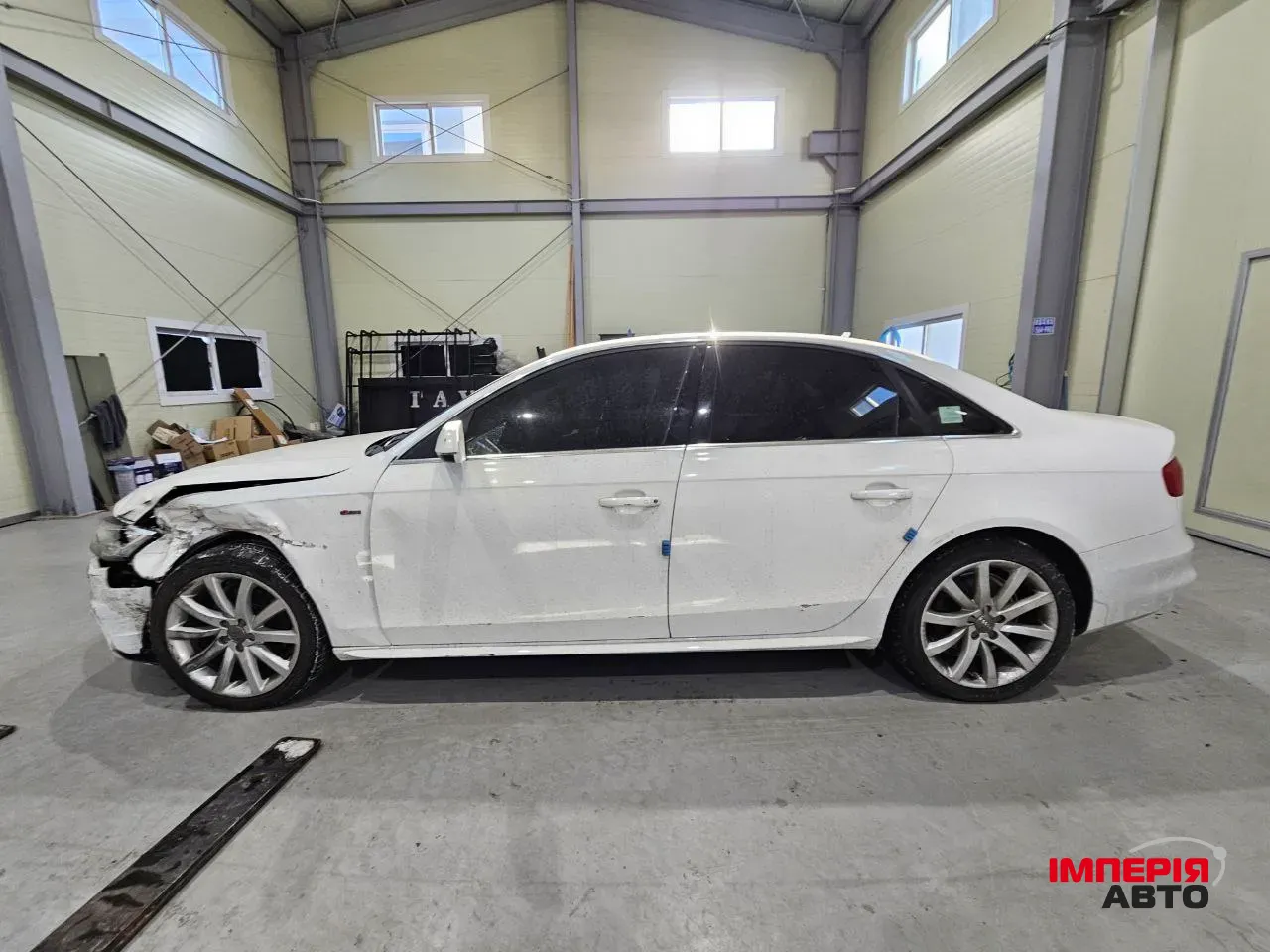 Audi A4 - фото 8