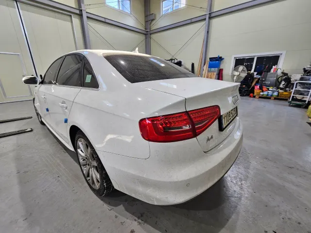 Audi A4 - фото 2