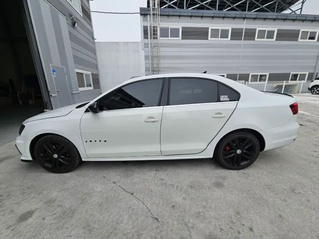 Volkswagen Jetta - фото 2