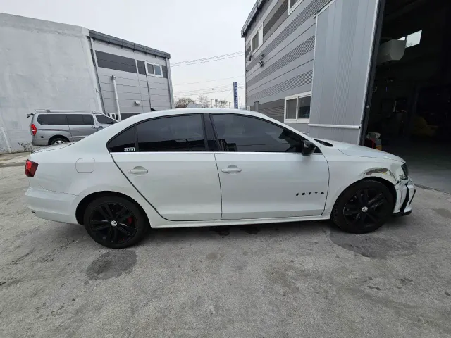 Volkswagen Jetta - фото 4