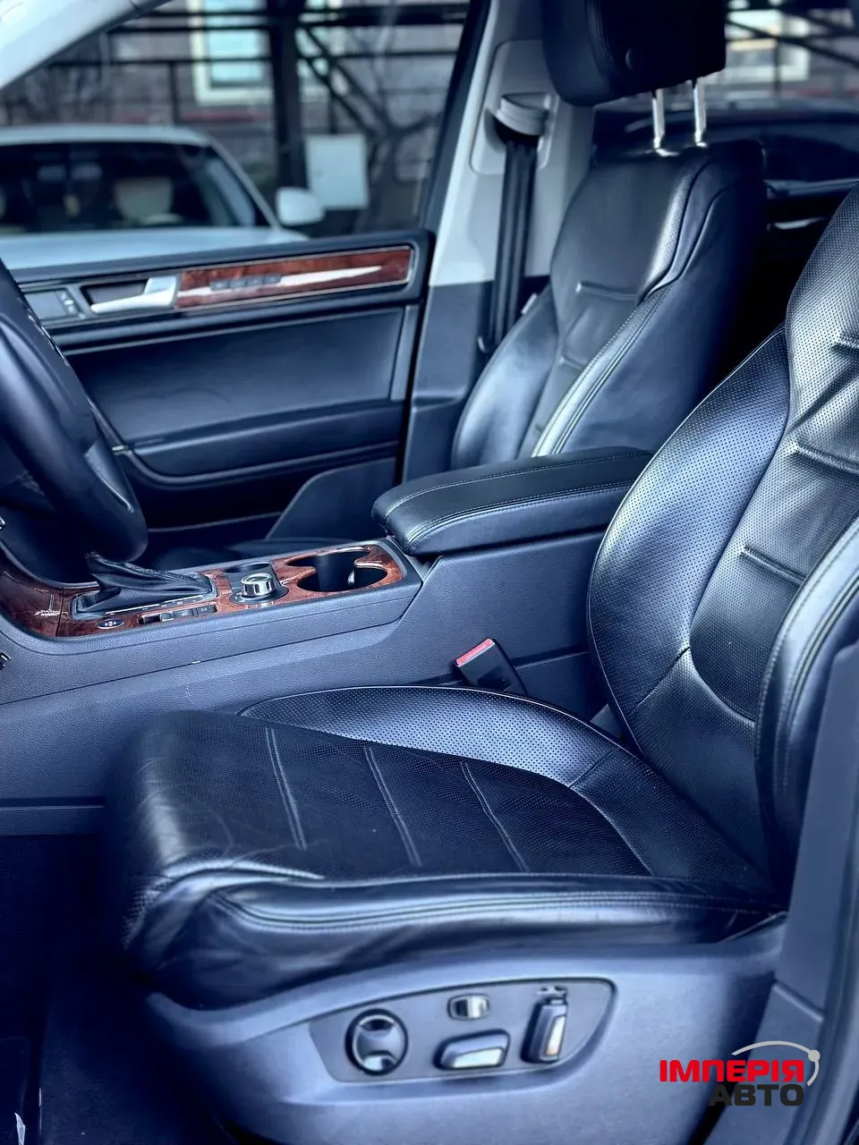 Volkswagen Touareg - фото 11