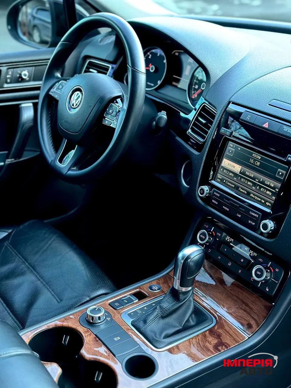 Volkswagen Touareg - фото 9