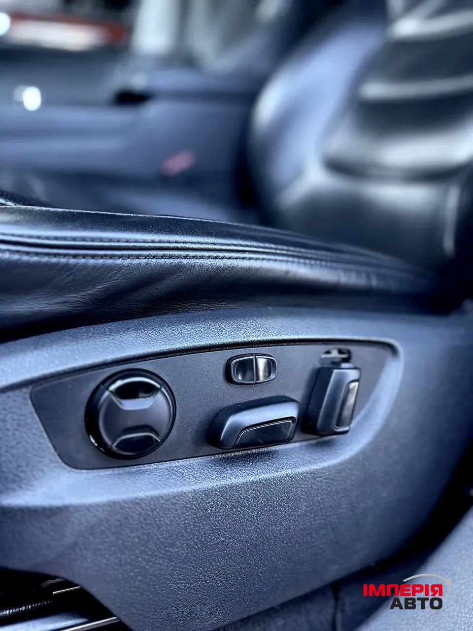 Volkswagen Touareg - фото 12