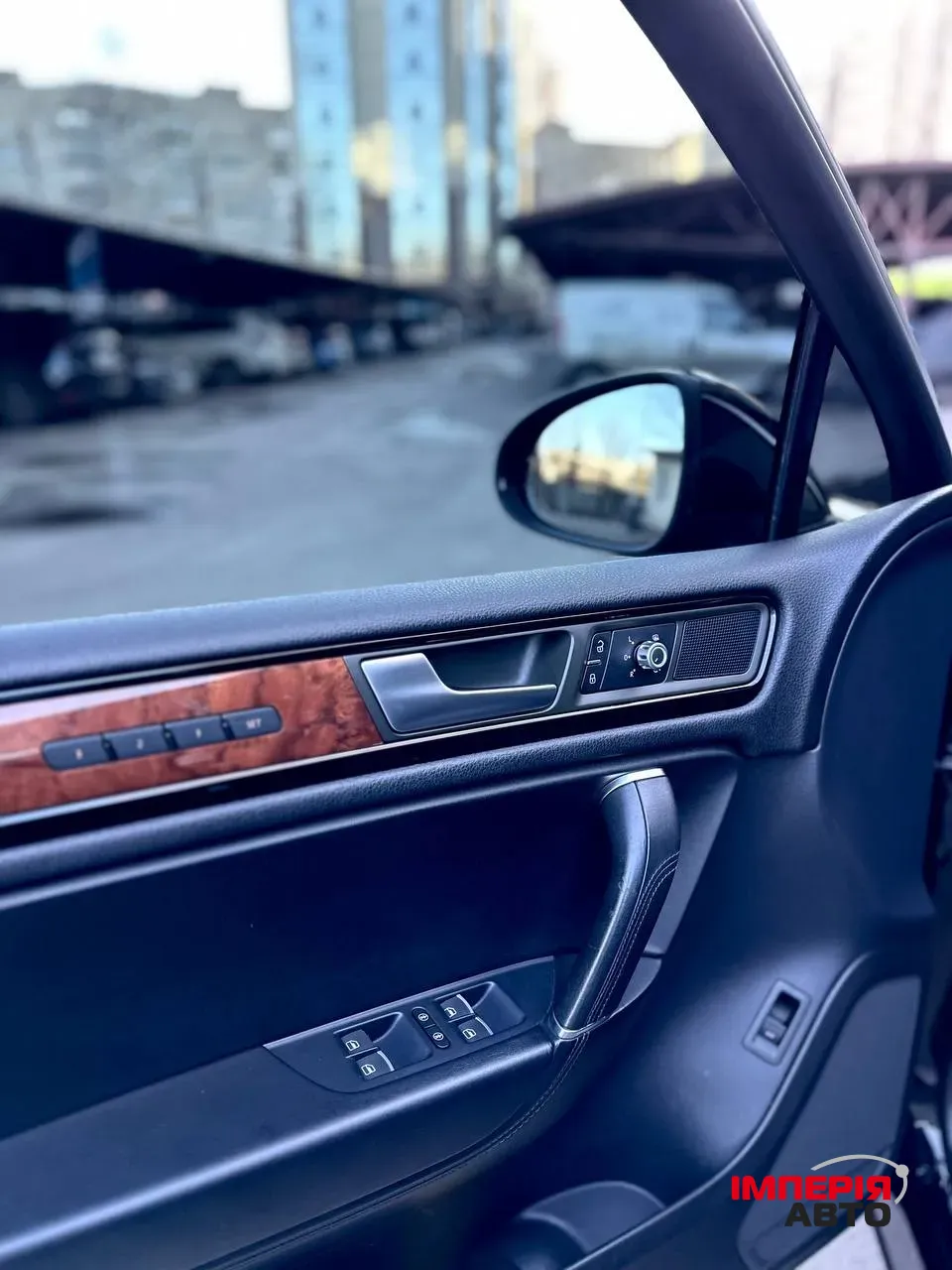 Volkswagen Touareg - фото 7