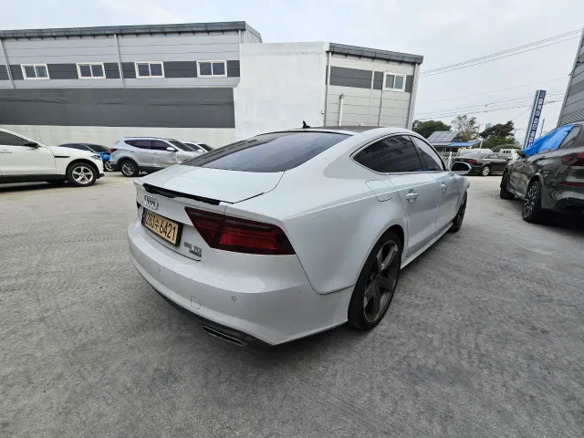 Audi A7 - фото 3
