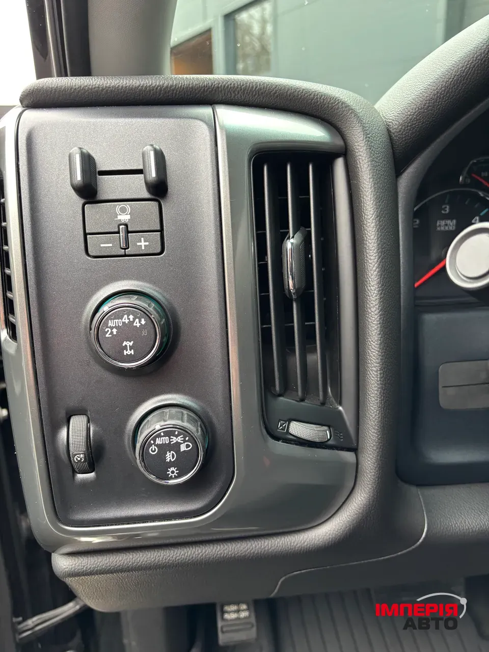 Chevrolet Silverado - фото 16