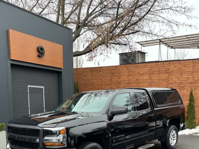 Chevrolet Silverado - фото 1
