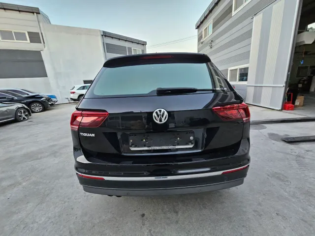 Volkswagen Tiguan - фото 4