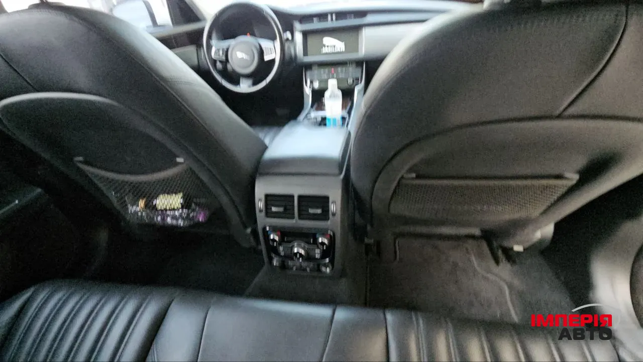 Jaguar XF - фото 5