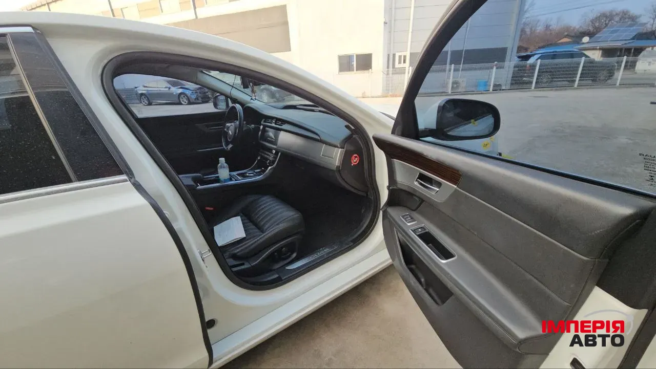 Jaguar XF - фото 4