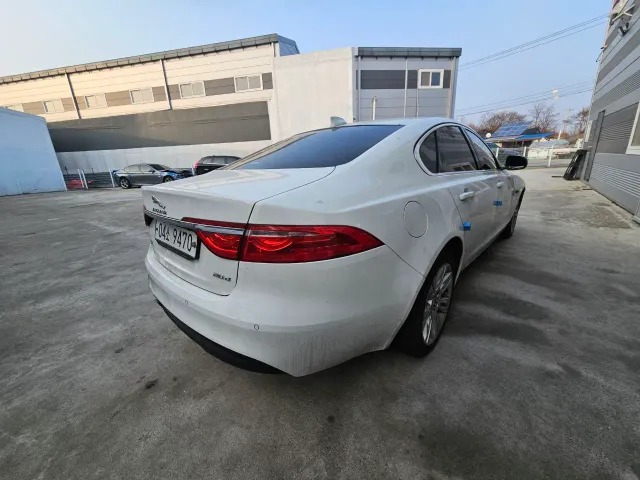 Jaguar XF - фото 2
